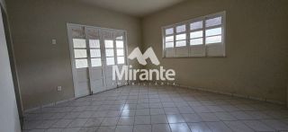 Casa Para Alugar com 5 quartos sendo 1 suíte no bairro Capuchinhos em Feira De Santana