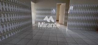 Casa Para Alugar com 5 quartos sendo 1 suíte no bairro Capuchinhos em Feira De Santana