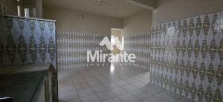 Casa Para Alugar com 5 quartos sendo 1 suíte no bairro Capuchinhos em Feira De Santana