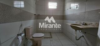 Casa Para Alugar com 5 quartos sendo 1 suíte no bairro Capuchinhos em Feira De Santana