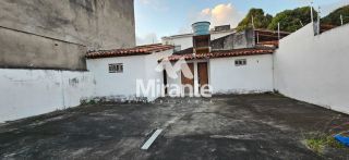 Casa Para Alugar com 5 quartos sendo 1 suíte no bairro Capuchinhos em Feira De Santana