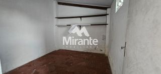 Casa Para Alugar com 5 quartos sendo 1 suíte no bairro Capuchinhos em Feira De Santana