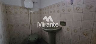 Casa Para Alugar com 5 quartos sendo 1 suíte no bairro Capuchinhos em Feira De Santana