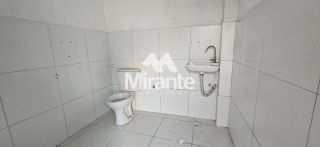 Casa Para Alugar com 5 quartos sendo 1 suíte no bairro Capuchinhos em Feira De Santana