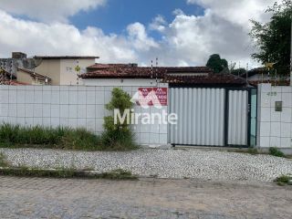 Casa Para Alugar com 5 quartos sendo 1 suíte no bairro Capuchinhos em Feira De Santana