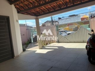 Casa Para Alugar com 5 quartos sendo 5 suítes no bairro Capuchinhos em Feira De Santana