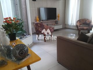 Casa Para Alugar com 5 quartos sendo 5 suítes no bairro Capuchinhos em Feira De Santana