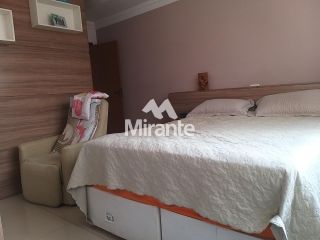 Casa Para Alugar com 5 quartos sendo 5 suítes no bairro Capuchinhos em Feira De Santana