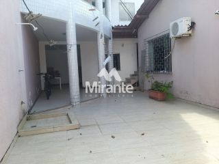 Casa Para Alugar com 5 quartos sendo 5 suítes no bairro Capuchinhos em Feira De Santana