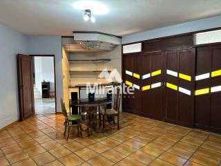 Casa Para Alugar com 4 quartos sendo 2 suítes no bairro Ponto Central em Feira De Santana