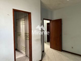 Casa Para Alugar com 4 quartos sendo 2 suítes no bairro Ponto Central em Feira De Santana