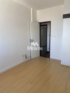 Apartamento Para Alugar com 4 quartos sendo 4 suítes no bairro Capuchinhos em Feira De Santana