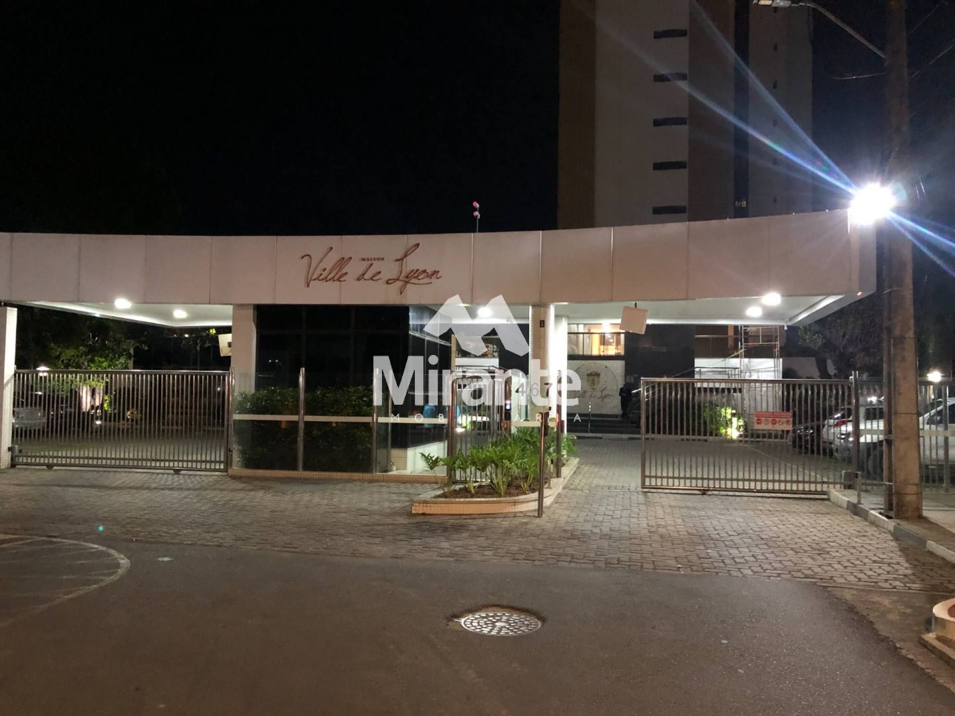 Apartamento Para Vender com 4 quartos sendo 4 suítes no bairro Santa Mônica em Feira De Santana