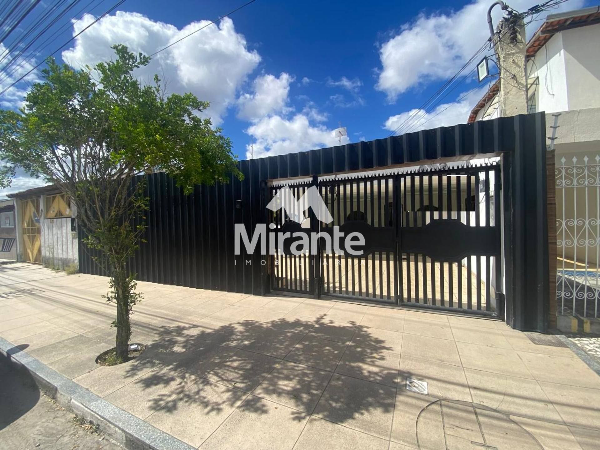 Casa Para Vender com 5 quartos sendo 1 suítes no bairro Capuchinhos em Feira De Santana