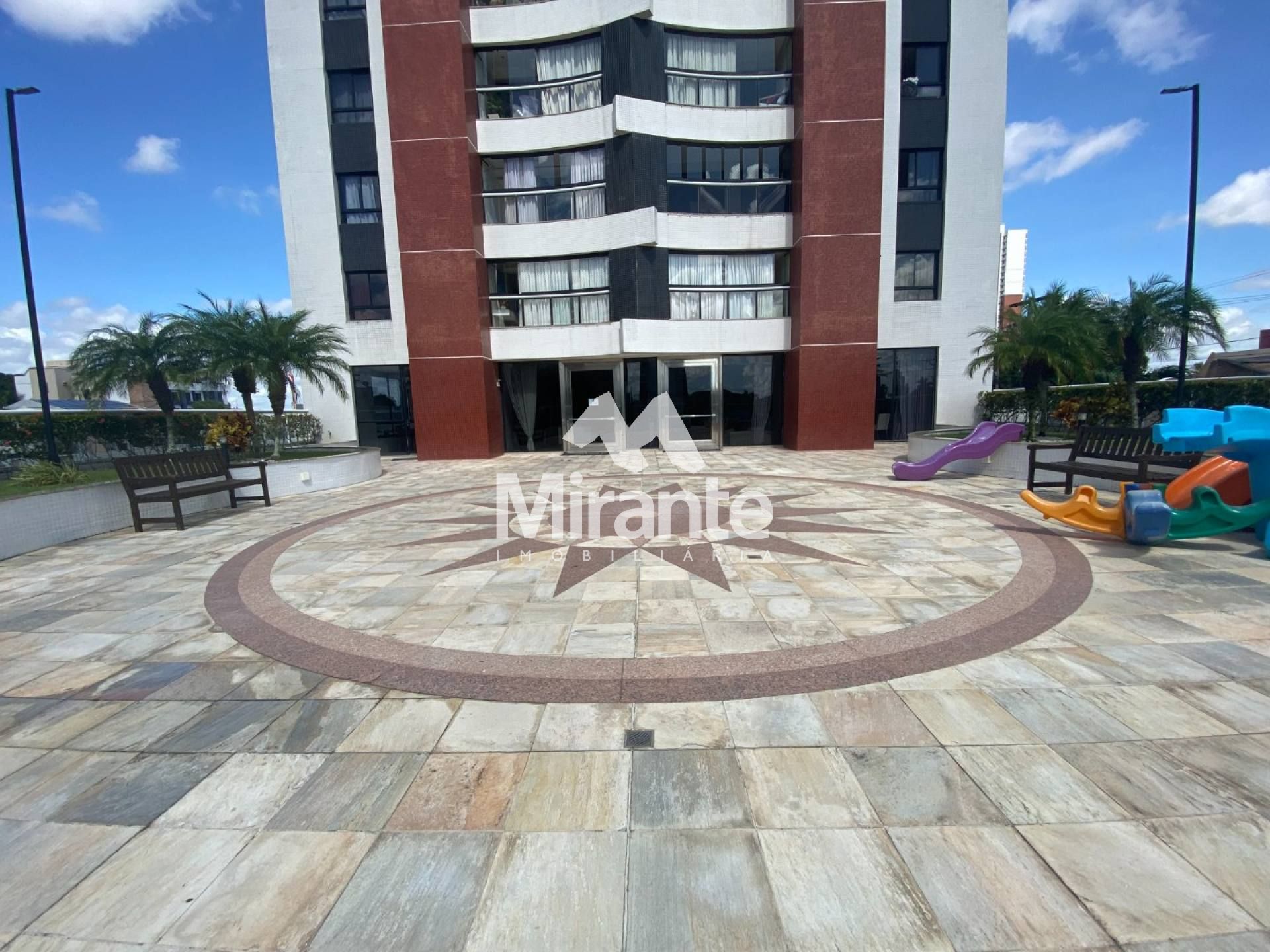 Apartamento Para Alugar com 3 quartos sendo 1 suíte no bairro Santa Mônica em Feira De Santana