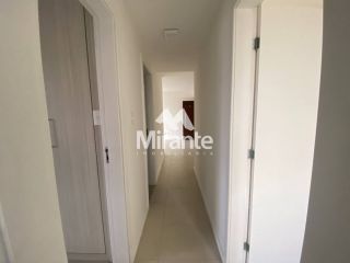 Apartamento Para Alugar com 3 quartos sendo 1 suíte no bairro Santa Mônica em Feira De Santana