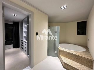 Apartamento Para Vender no Portal das Mansões com 4 quartos sendo 4 suítes no bairro Santa Mônica em Feira De Santana