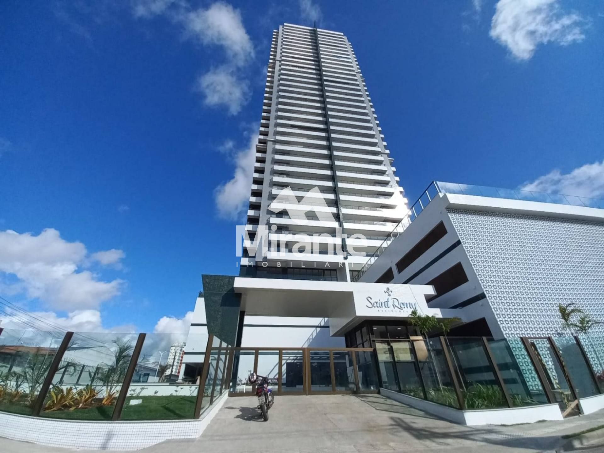 Apartamento Para Vender com 3 quartos sendo 3 suítes no bairro Santa Mônica em Feira De Santana