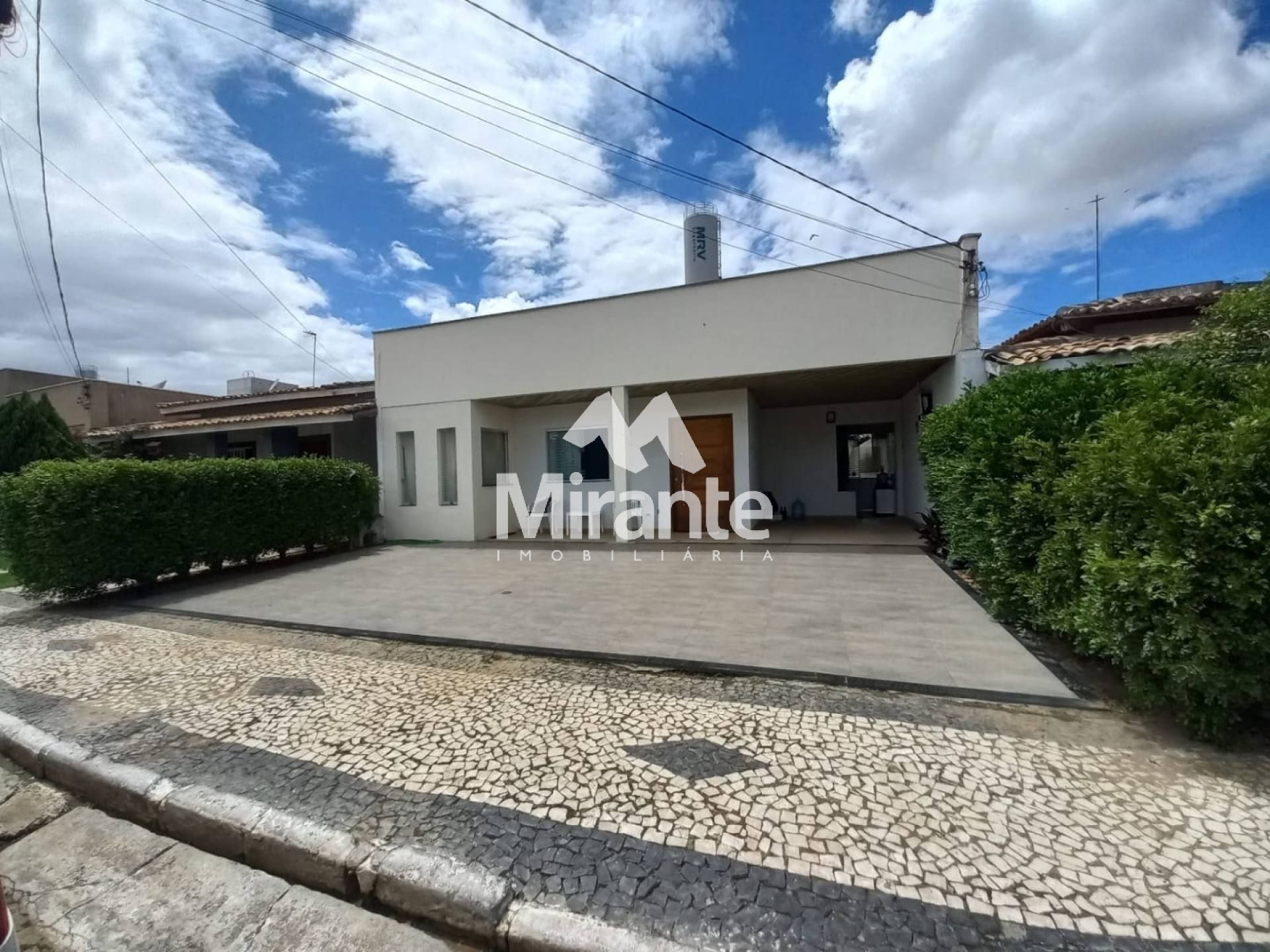 Casa de Condomínio Para Vender com 3 quartos sendo 2 suítes no bairro Lagoa Salgada em Feira De Santana