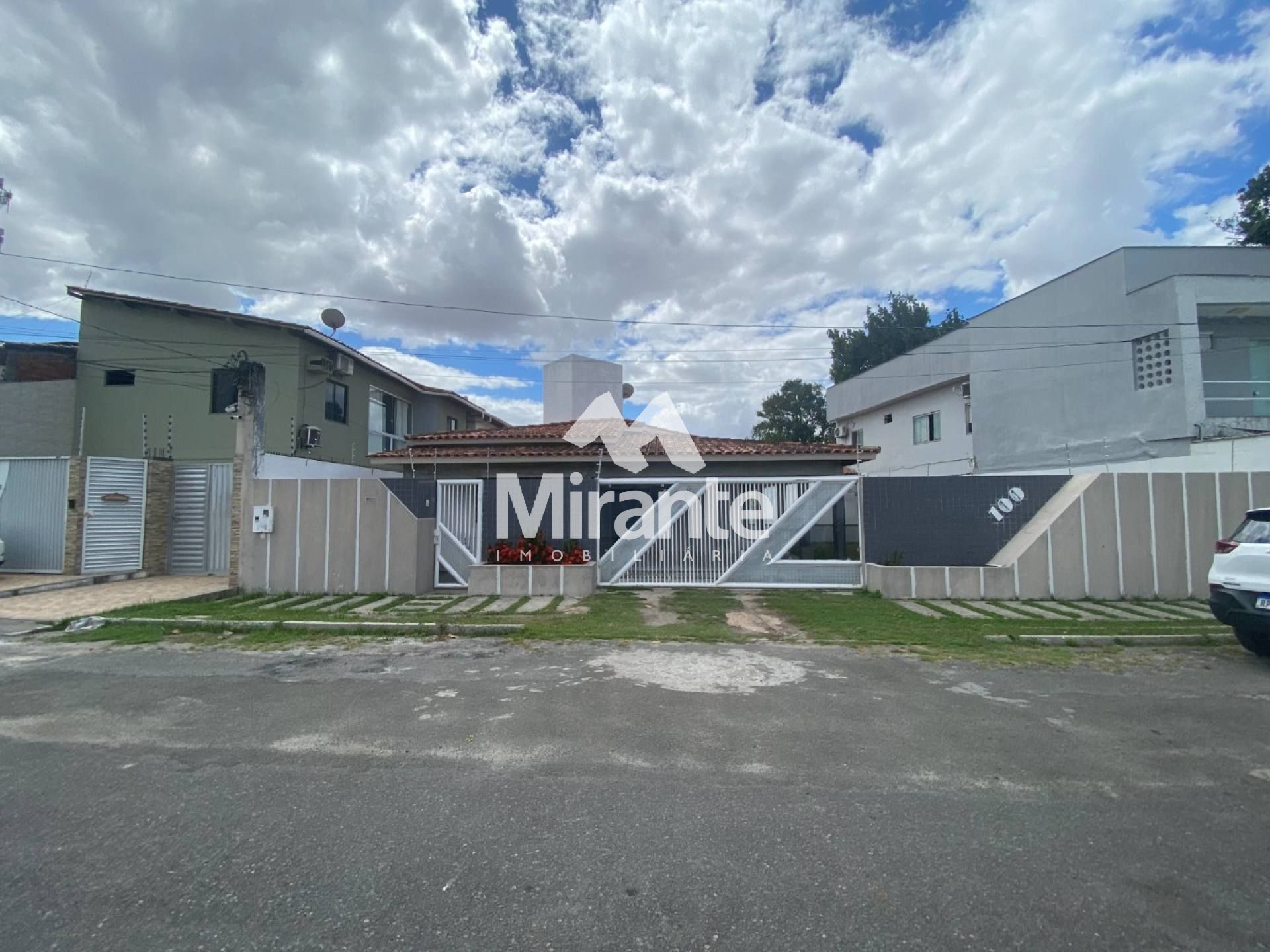 Casa Para Vender com 3 quartos sendo 1 suíte no bairro Brasília em Feira De Santana