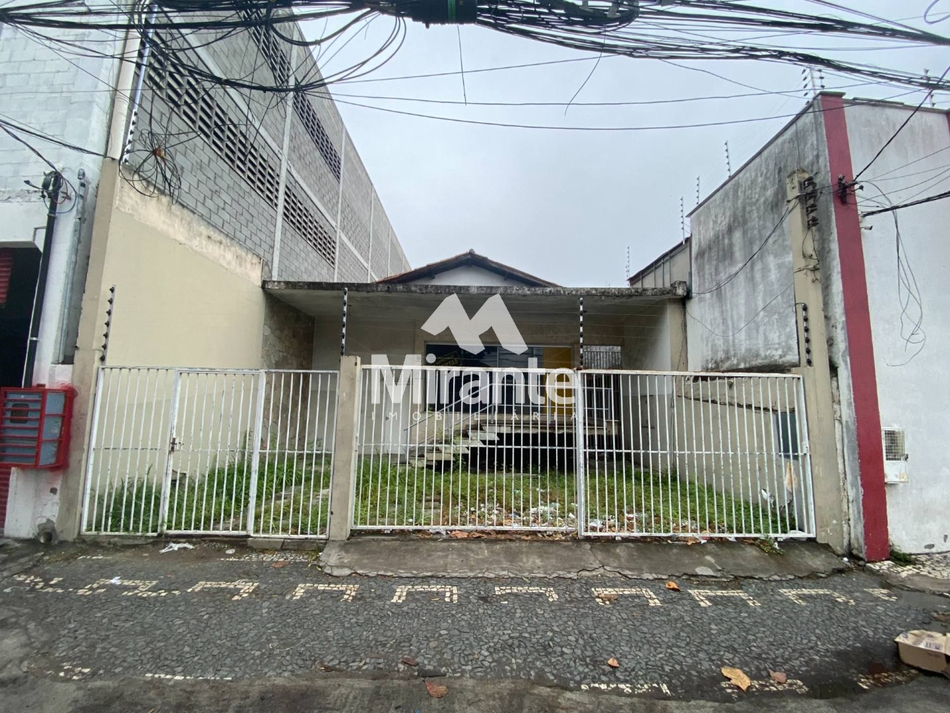 Casa Para Vender com 8 quartos no bairro Centro em Feira De Santana