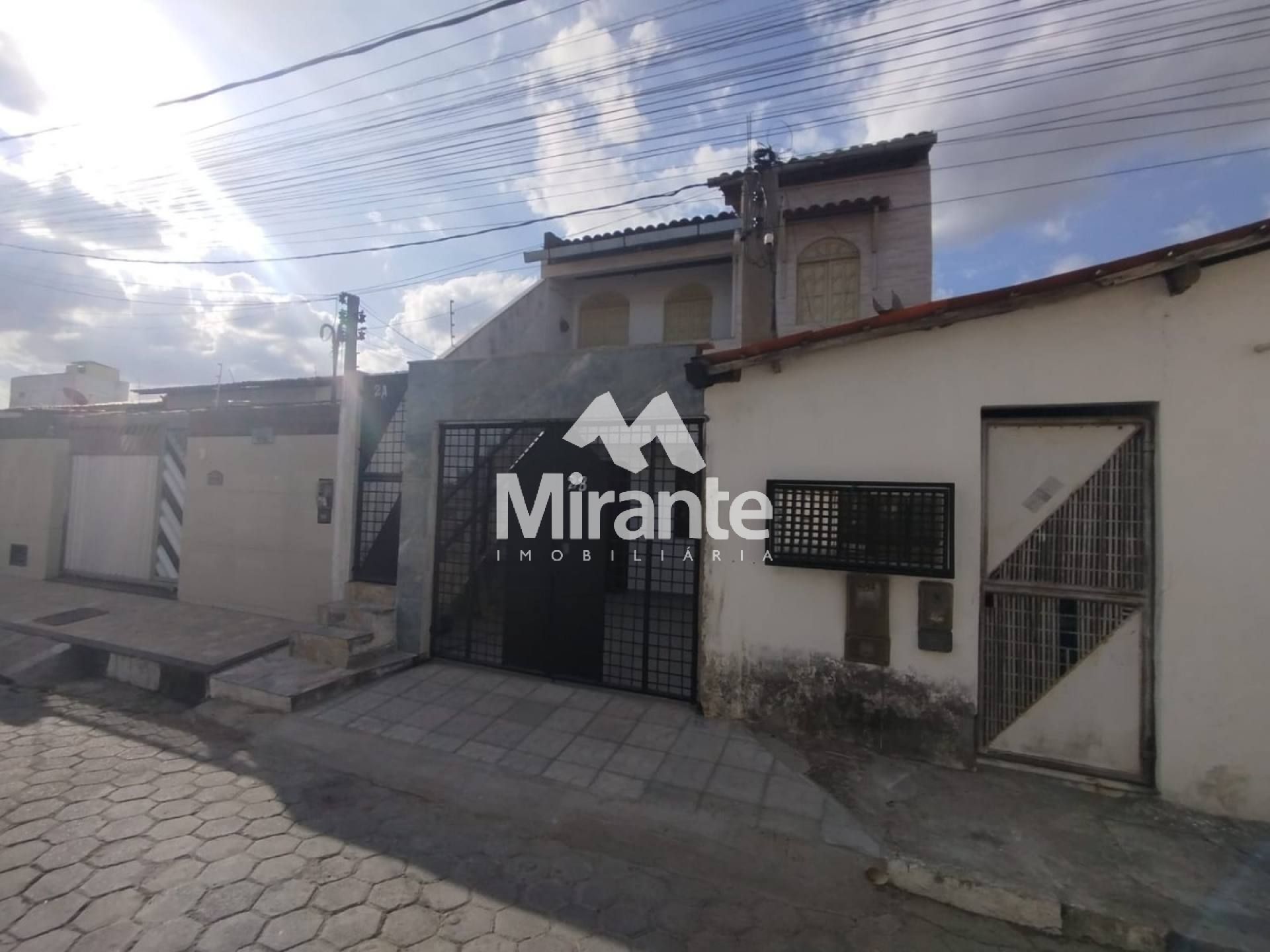 Casa Para Vender com 3 quartos no bairro Feira VII em Feira De Santana