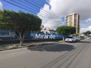 Casa Para Alugar com 6 quartos sendo 1 suítes no bairro Santa Mônica em Feira De Santana