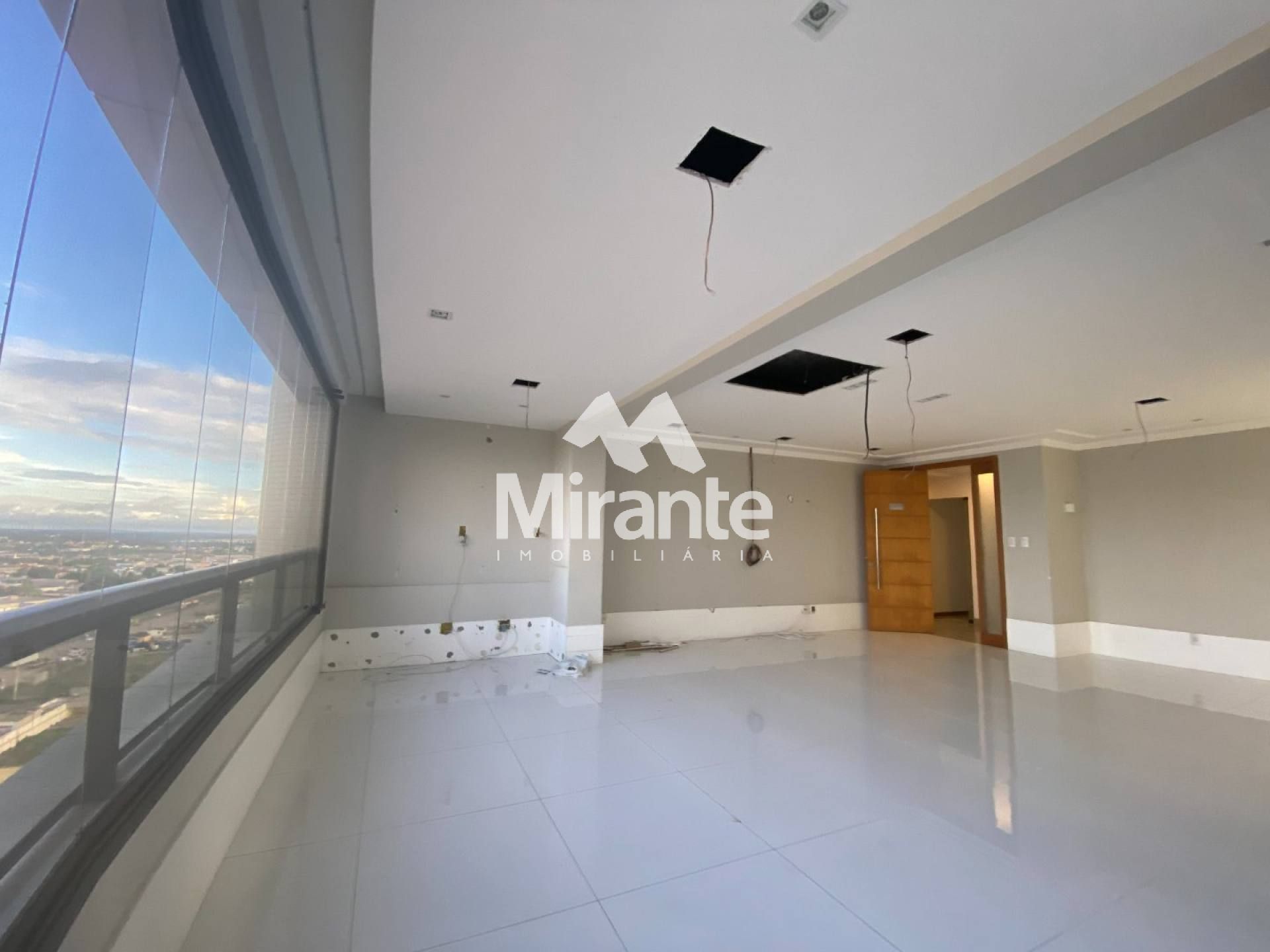 Apartamento Para Vender com 4 quartos sendo 4 suítes no bairro Santa Mônica em Feira De Santana