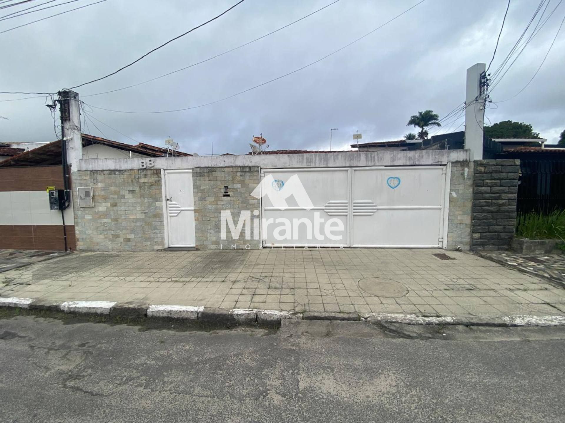 Casa Para Vender com 3 quartos sendo 1 suíte no bairro Capuchinhos em Feira De Santana