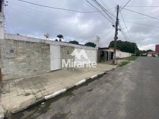 Casa Para Vender com 3 quartos sendo 1 suíte no bairro Capuchinhos em Feira De Santana