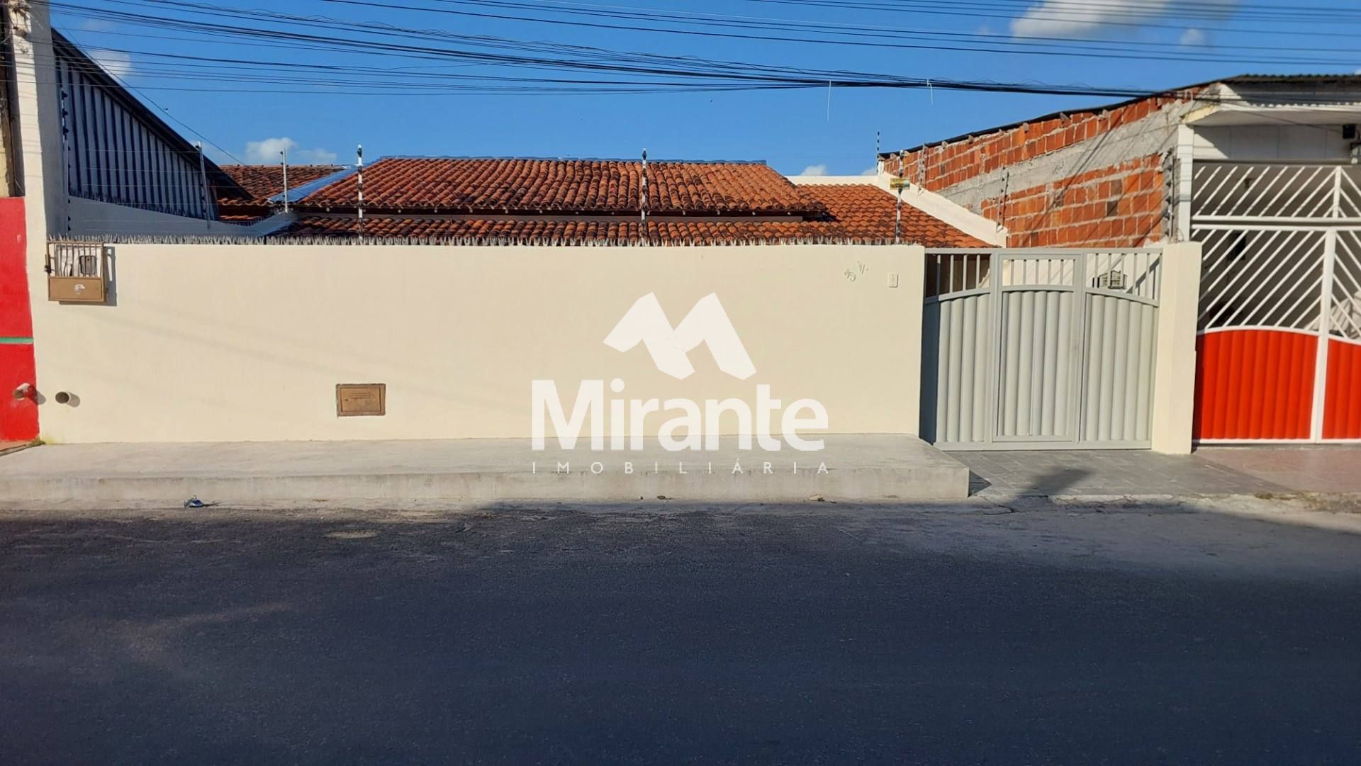 Casa Para Vender com 3 quartos sendo 1 suítes no bairro Feira X em Feira De Santana