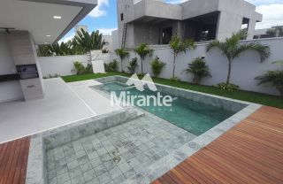 Casa de Condomínio Para Vender com 4 quartos sendo 3 suítes no bairro BR 116 em Feira De Santana