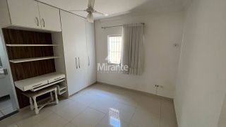 Casa de Condomínio Para Vender com 3 quartos, sendo 2 suítes no bairro Santa Mônica II em Feira De Santana