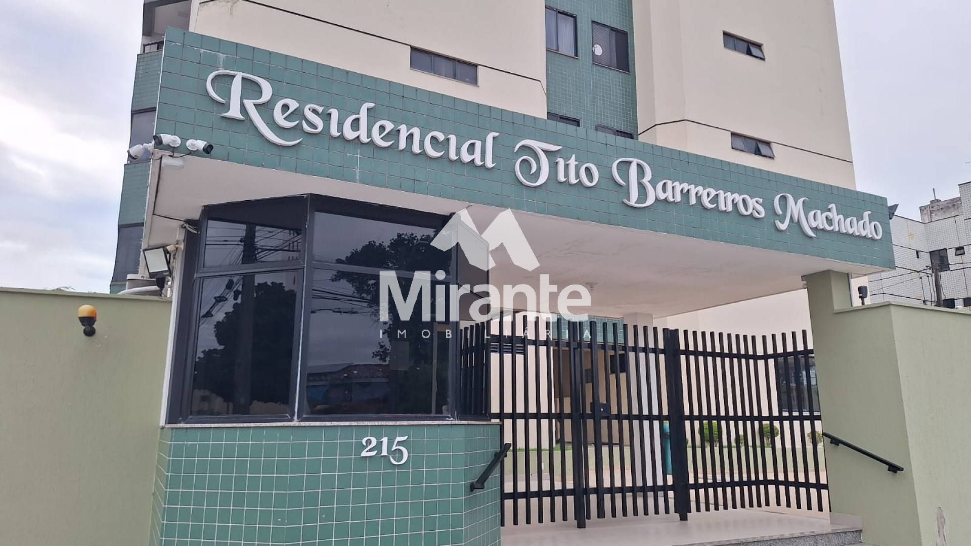 Apartamento Para Alugar com 3 quartos sendo 1 suíte no bairro Ponto Central em Feira De Santana