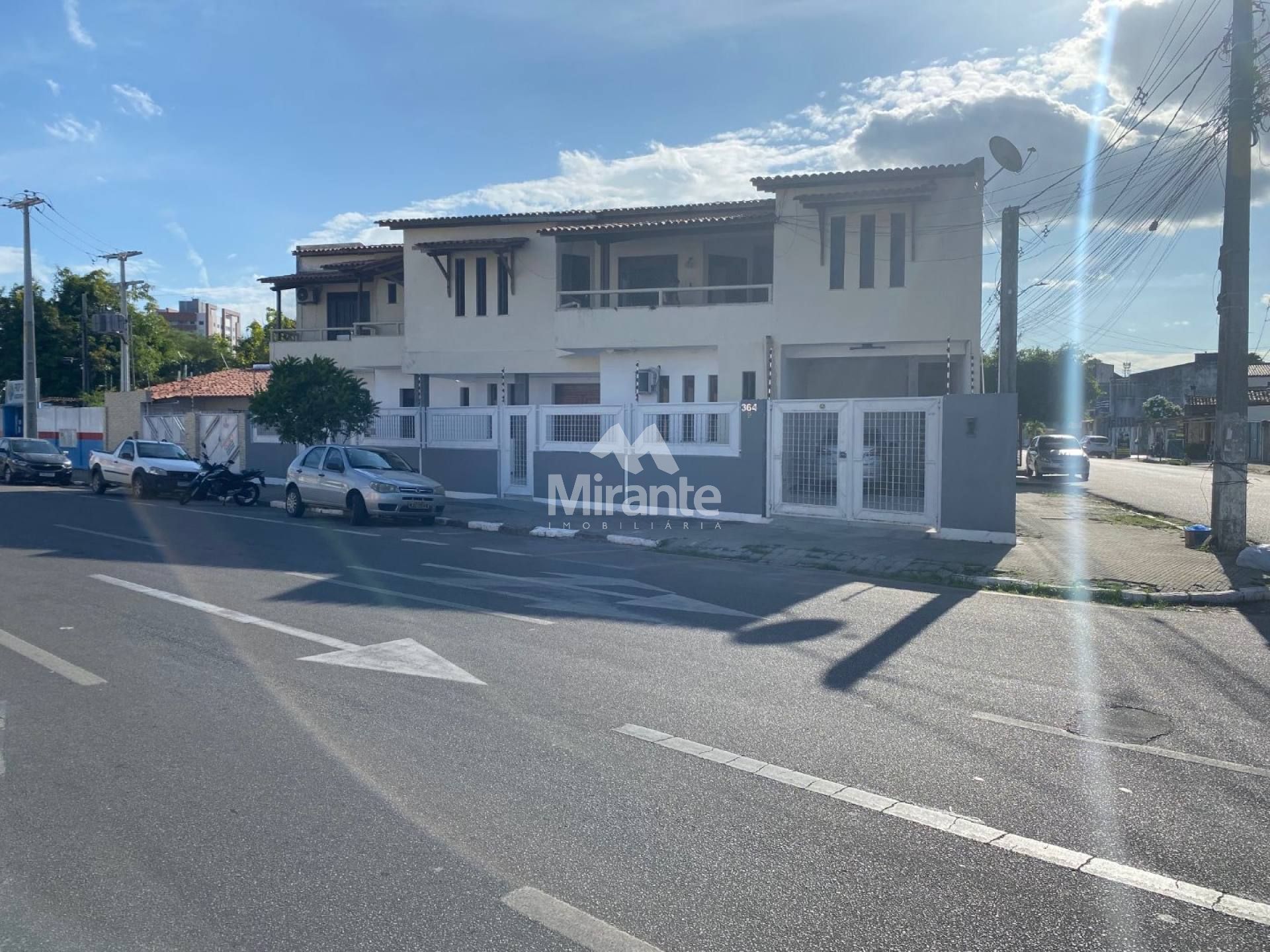 Casa Para Alugar no bairro Serraria Brasil em Feira De Santana