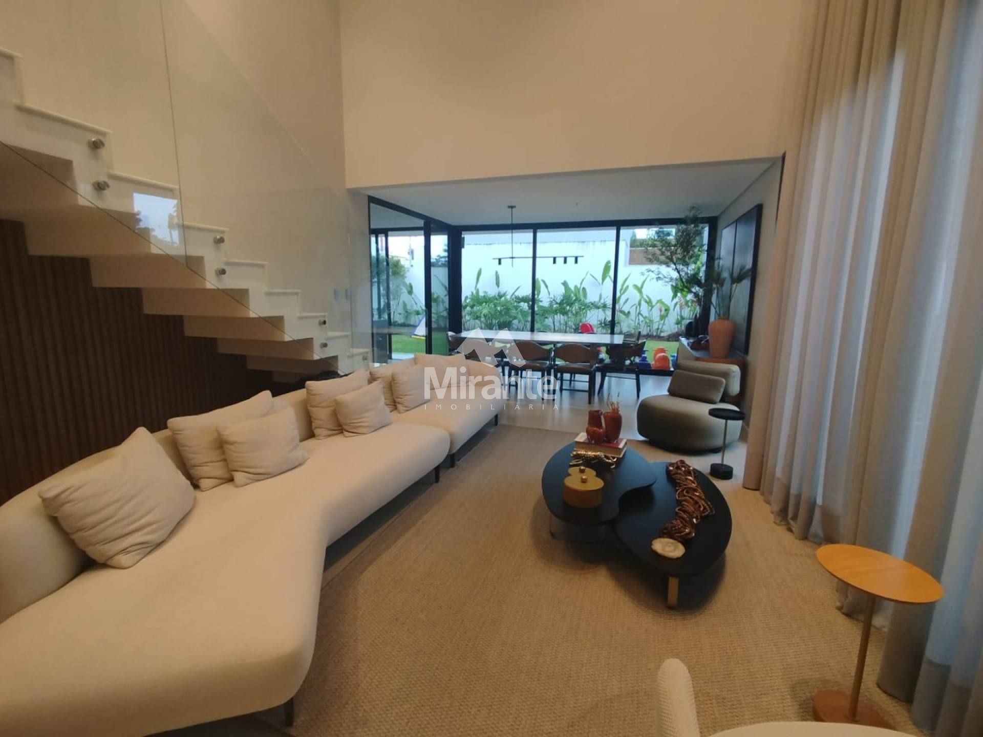 Casa de Condomínio Mobiliada Para Vender com 5 quartos sendo 2 suítes no bairro Sim em Feira De Santana