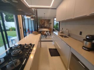 Casa de Condomínio Mobiliada Para Vender com 5 quartos sendo 2 suítes no bairro Sim em Feira De Santana