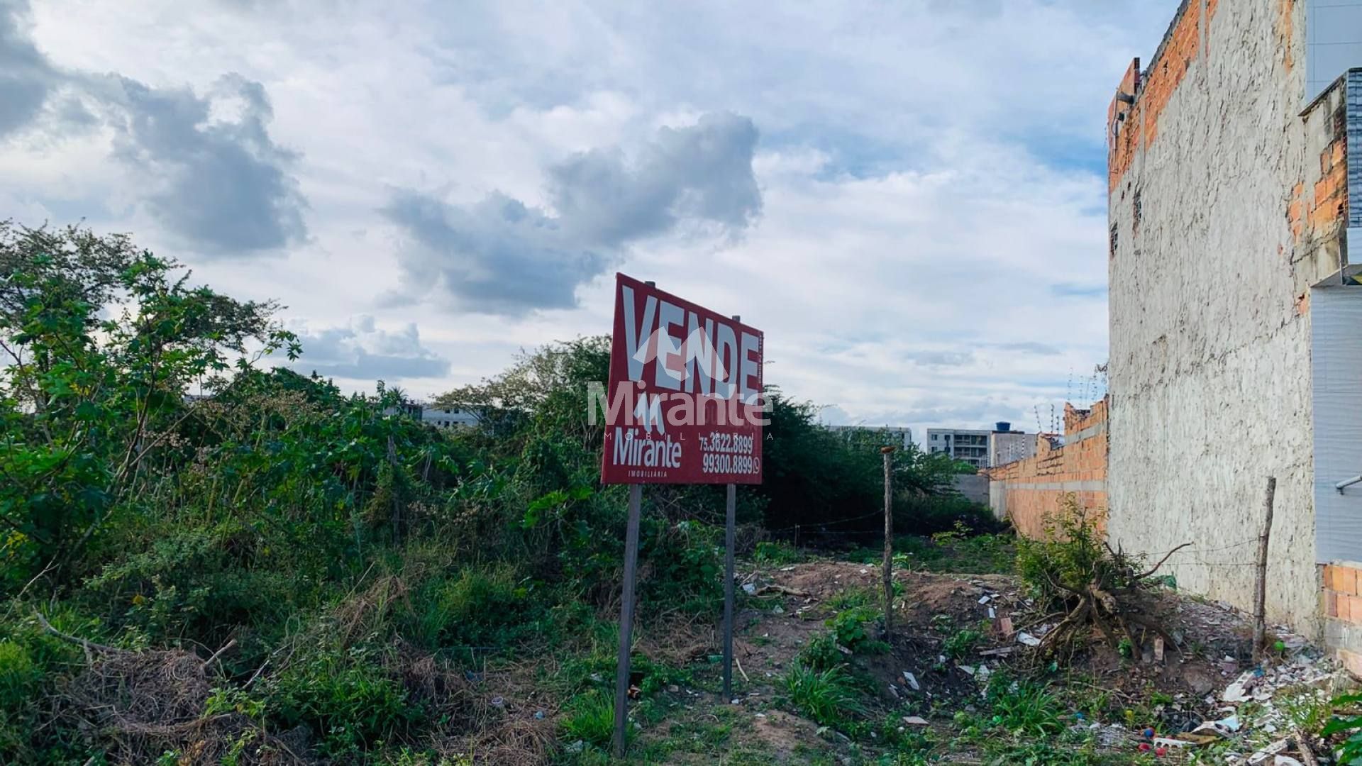 Lote / Terreno de Bairro Para Vender no bairro Mangabeira em Feira De Santana