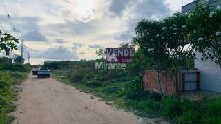 Lote / Terreno de Bairro Para Vender no bairro Mangabeira em Feira De Santana