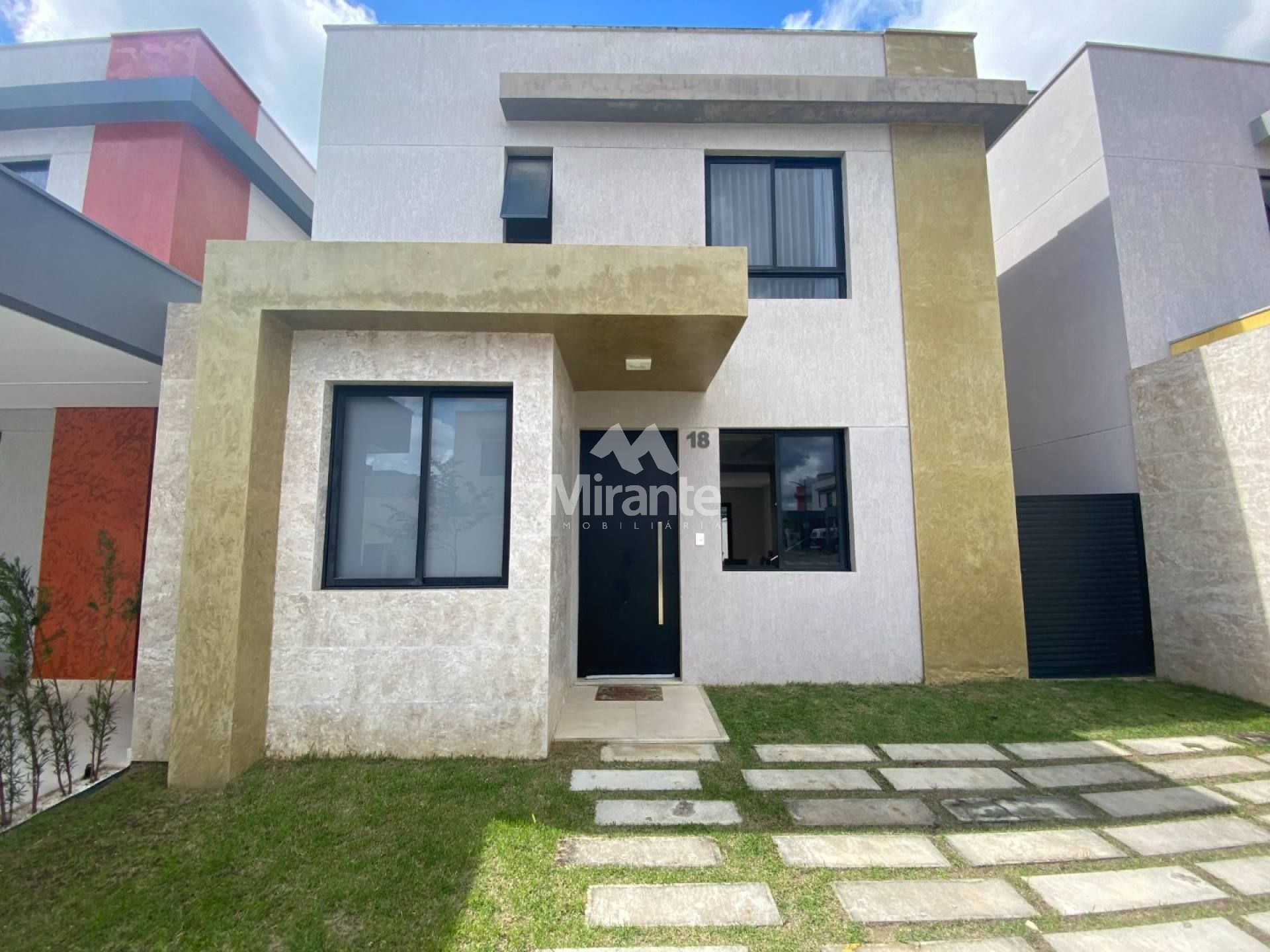 Casa de Condomínio Para Vender com 3 quartos sendo 1 suítes no bairro Lagoa Salgada em Feira De Santana