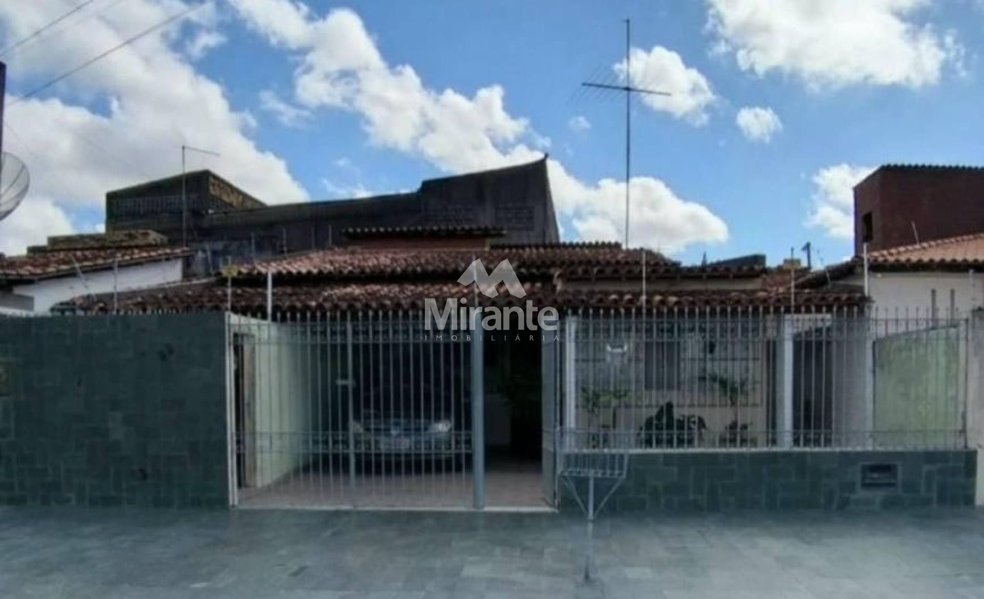 Casa Para Vender com 3 quartos sendo 1 suíte no bairro Muchila I em Feira De Santana