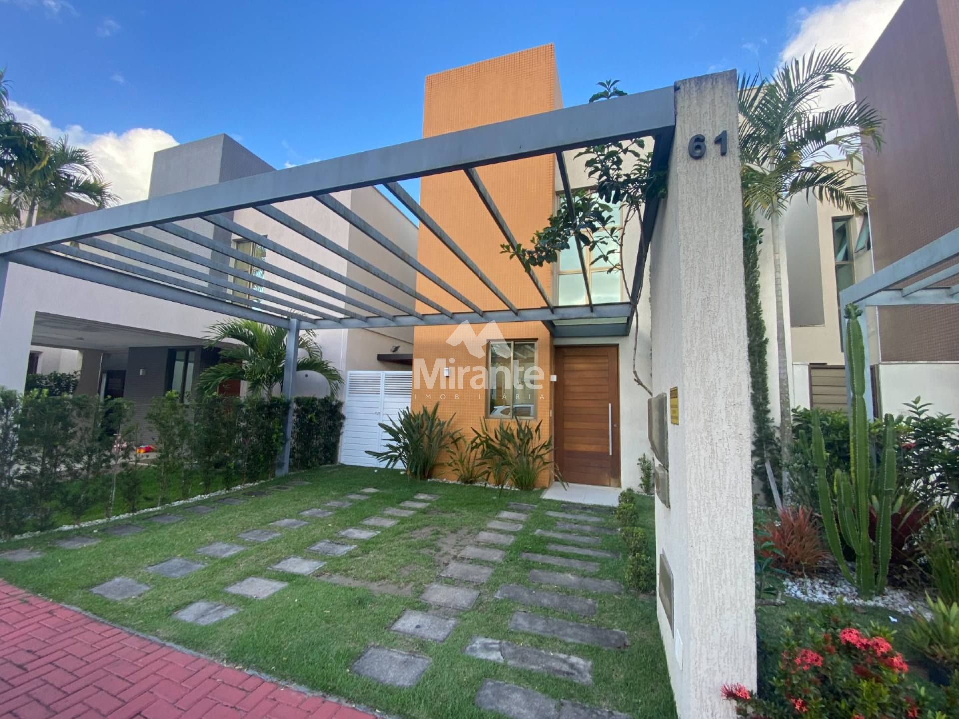 Casa de Condomínio Para Vender com 3 quartos sendo 3 suítes no bairro Sim em Feira De Santana