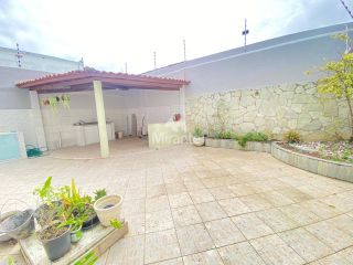 Casa Para Alugar com 7 quartos sendo 1 suíte no bairro Ponto Central em Feira De Santana