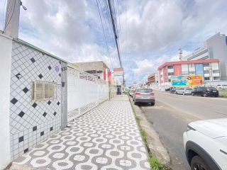 Casa Para Alugar com 7 quartos sendo 1 suíte no bairro Ponto Central em Feira De Santana