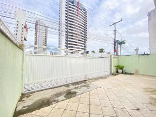 Casa Para Alugar com 7 quartos sendo 1 suíte no bairro Ponto Central em Feira De Santana