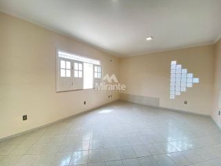 Casa Para Alugar com 7 quartos sendo 1 suíte no bairro Ponto Central em Feira De Santana