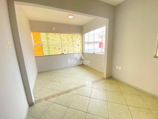 Casa Para Alugar com 7 quartos sendo 1 suíte no bairro Ponto Central em Feira De Santana