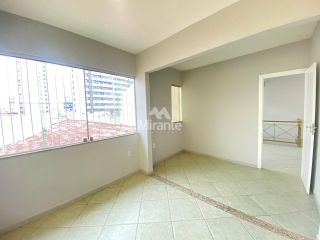 Casa Para Alugar com 7 quartos sendo 1 suíte no bairro Ponto Central em Feira De Santana