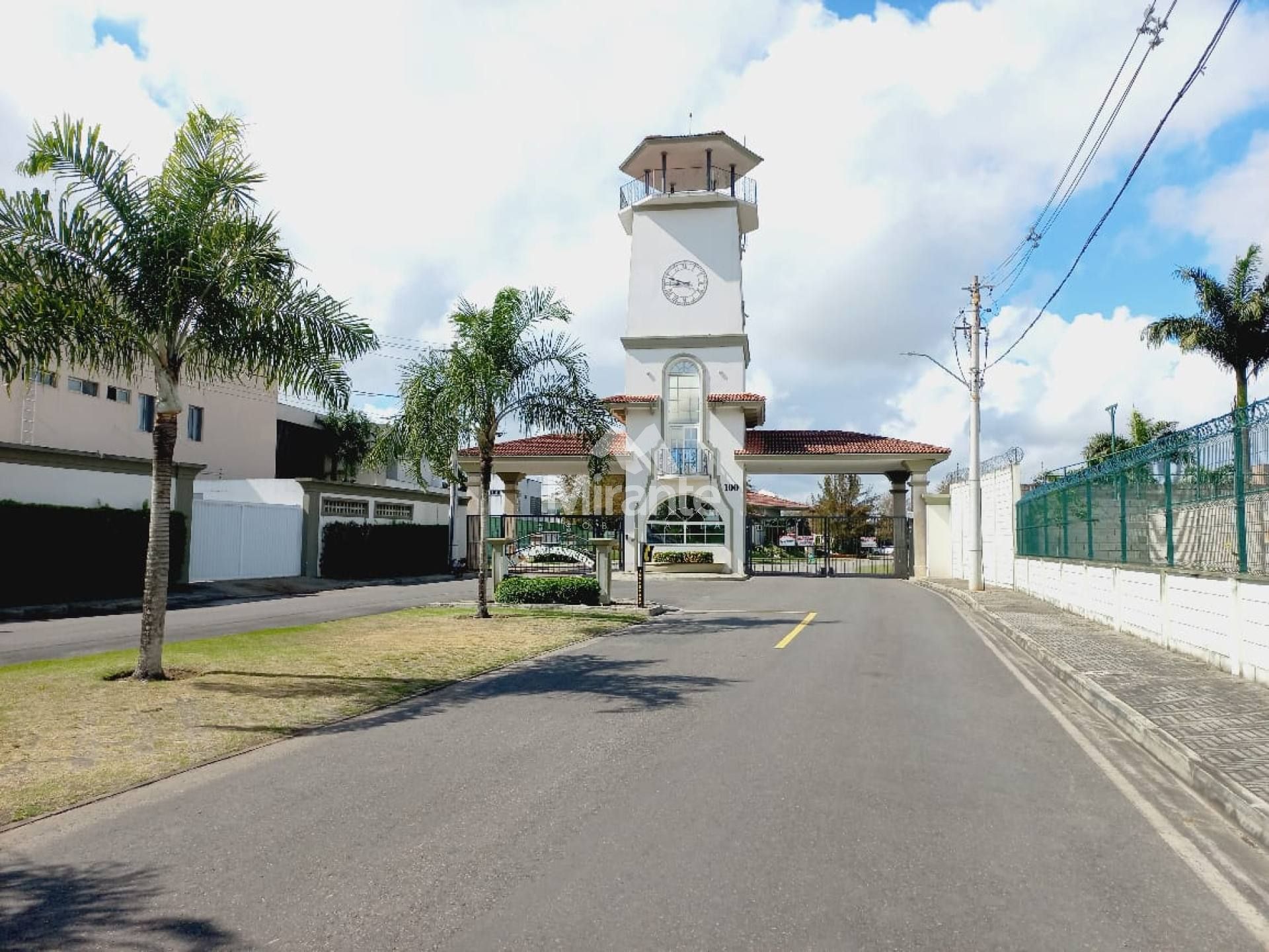 Lote / Terreno de Condomínio Para Vender no bairro Sim em Feira De Santana