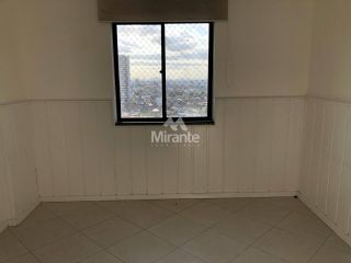 Apartamento Para Alugar com 3 quartos sendo 2 suítes no bairro Ponto Central em Feira De Santana